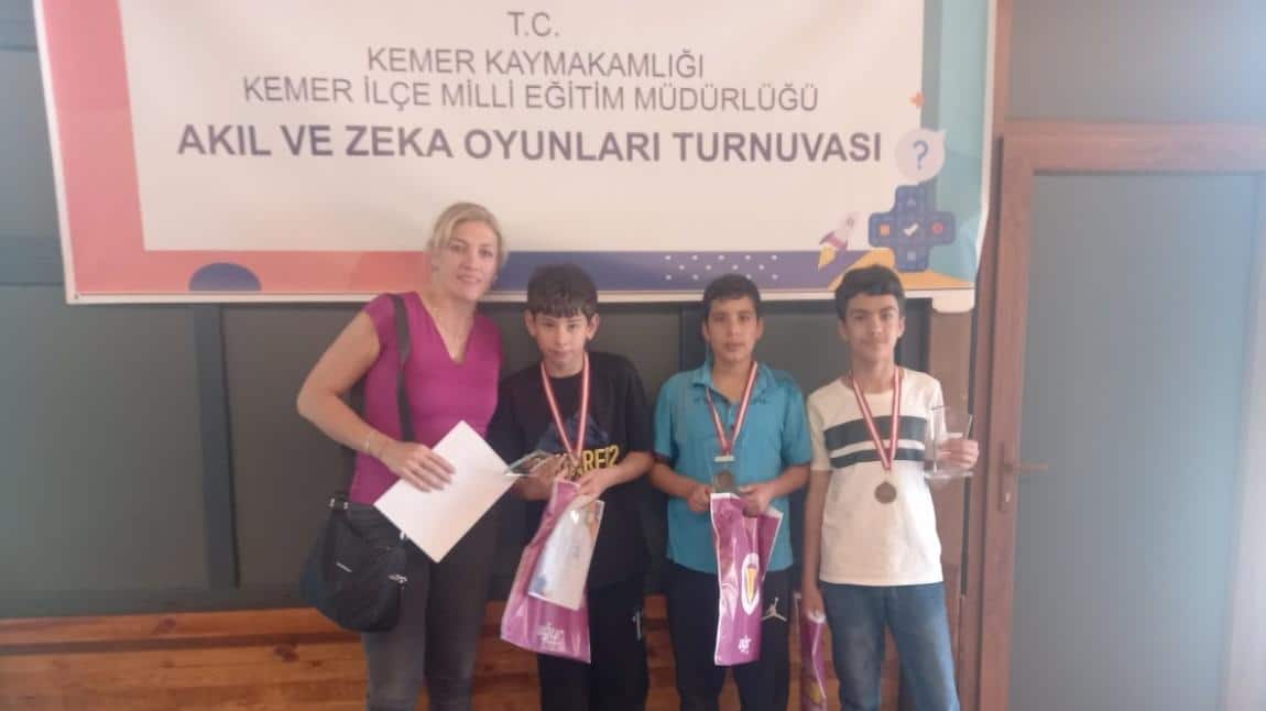 Akıl ve Zeka oyunları turnuvasında üç öğrencimiz ikincilik ödülü aldı